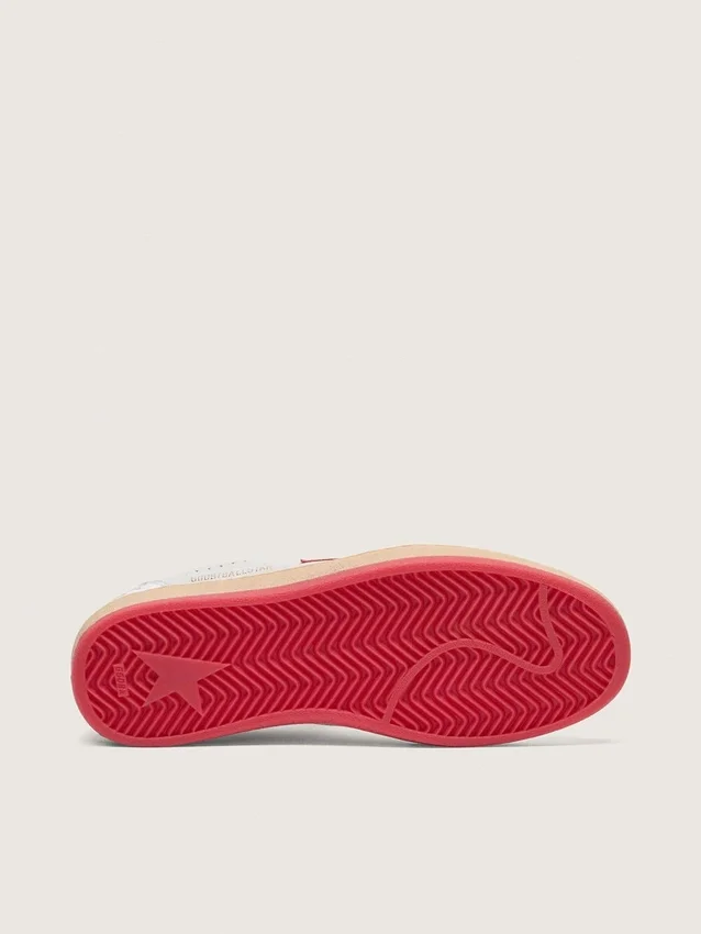 Zapatillas Ball Star para mujer en piel blanca con estrella roja y lengüeta en el talón