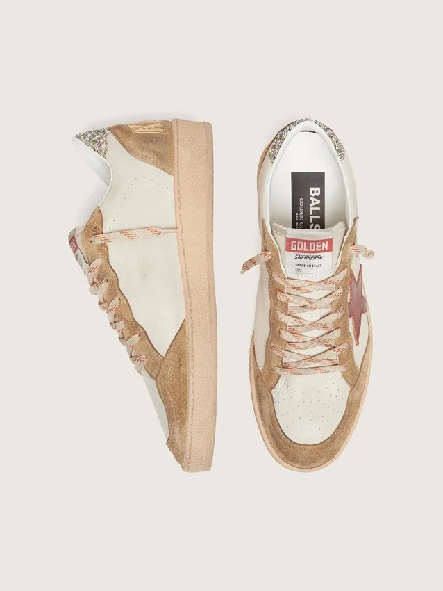 Zapatillas Ball Star para mujer en piel color crema con estrella de piel rojo ladrillo e inserciones de ante