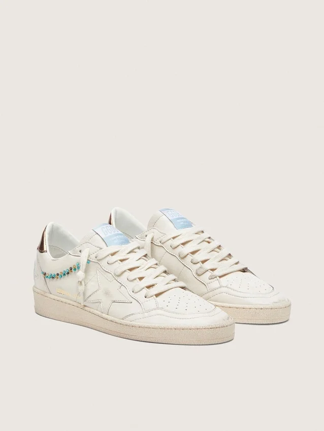 Zapatillas Ball Star para mujer en piel color crema con estrella y abalorios tono sobre tono