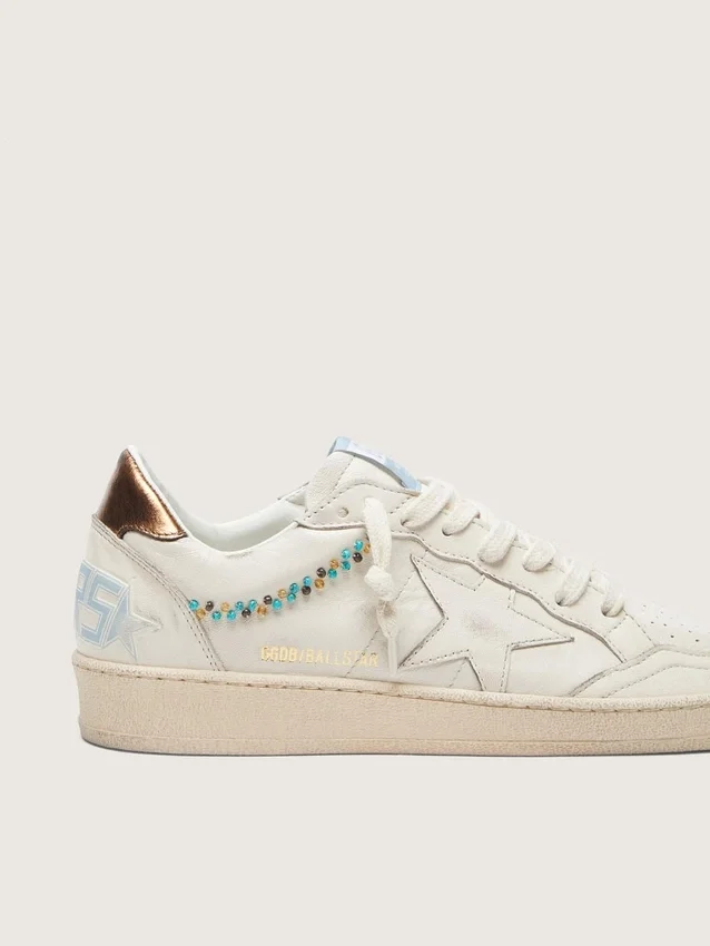 Zapatillas Ball Star para mujer en piel color crema con estrella y abalorios tono sobre tono