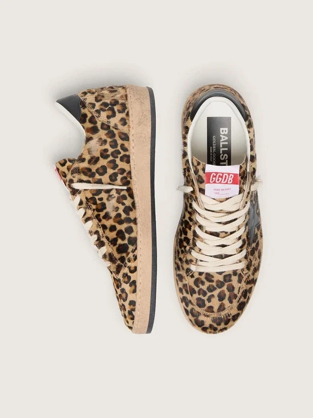 Zapatillas Ball Star para mujer en piel de potro con estampado de leopardo, estrella de cuero negro y lengüeta en el talón