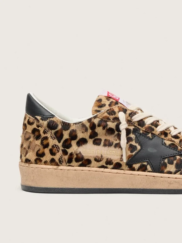 Zapatillas Ball Star para mujer en piel de potro con estampado de leopardo, estrella de cuero negro y lengüeta en el talón