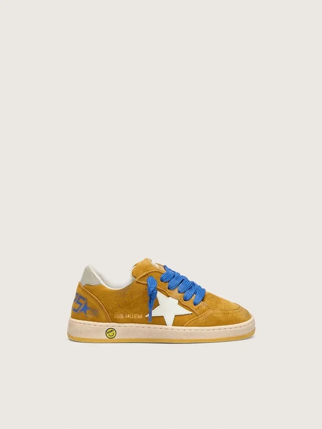 Zapatillas Ball Star para niños en ante ocre con estrella y lengüeta en el talón de piel blanca brillante