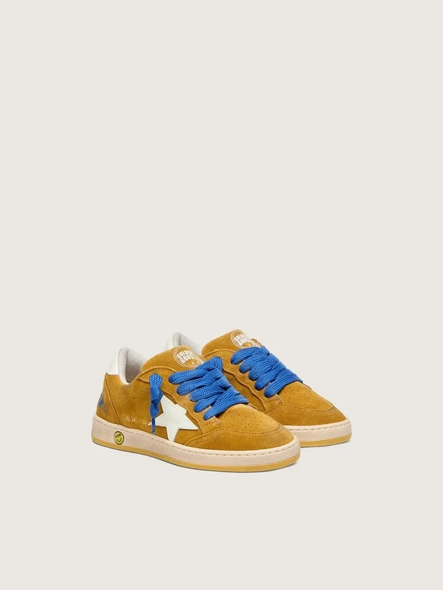 Zapatillas Ball Star para niños en ante ocre con estrella y lengüeta en el talón de piel blanca brillante