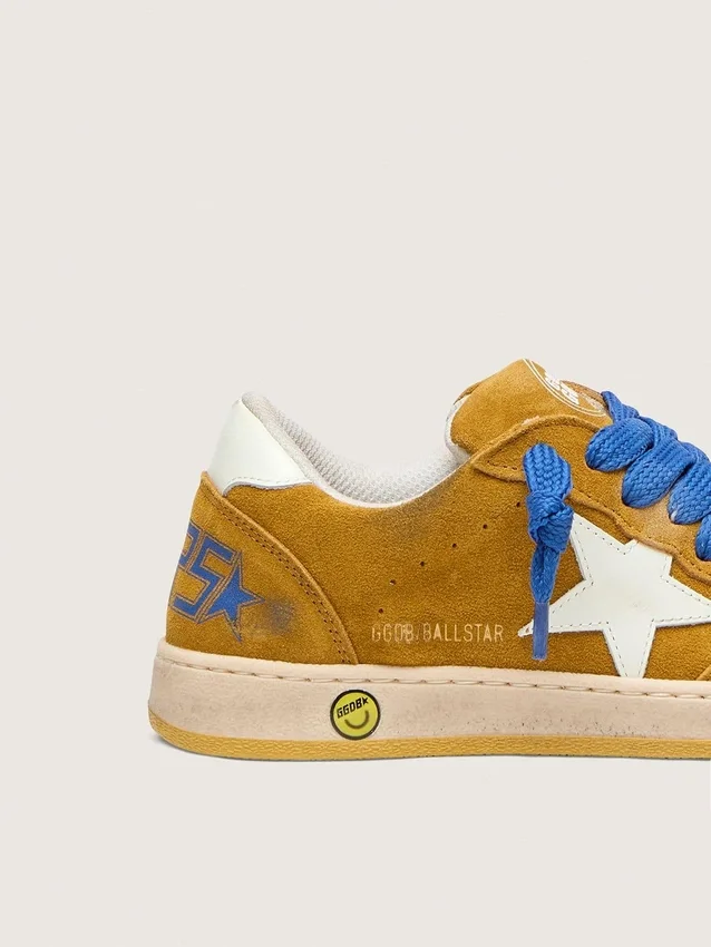 Zapatillas Ball Star para niños en ante ocre con estrella y lengüeta en el talón de piel blanca brillante
