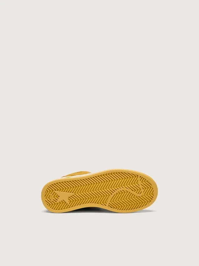 Zapatillas Ball Star para niños en ante ocre con estrella y lengüeta en el talón de piel blanca brillante