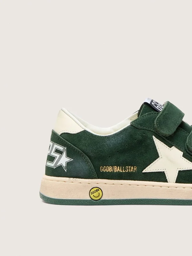 Zapatillas «Ball Star» para niños en ante verde bosque con estrella y lengüeta en el talón de piel color crema