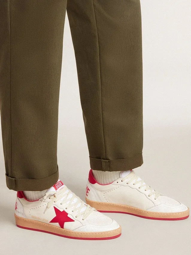 Zapatillas Ball Star Wishes para hombre en piel blanca con una estrella roja y lengüeta en el talón