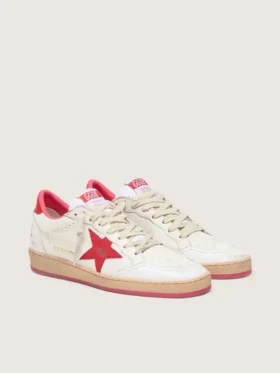 Zapatillas Ball Star Wishes para mujer en piel blanca con una estrella roja y lengüeta en el talón