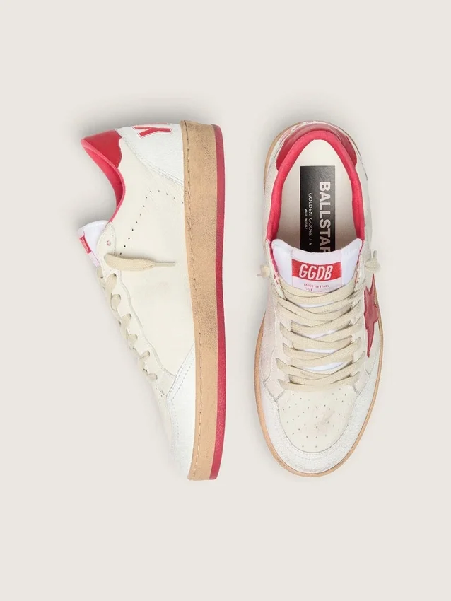 Zapatillas Ball Star Wishes para mujer en piel blanca con una estrella roja y lengüeta en el talón