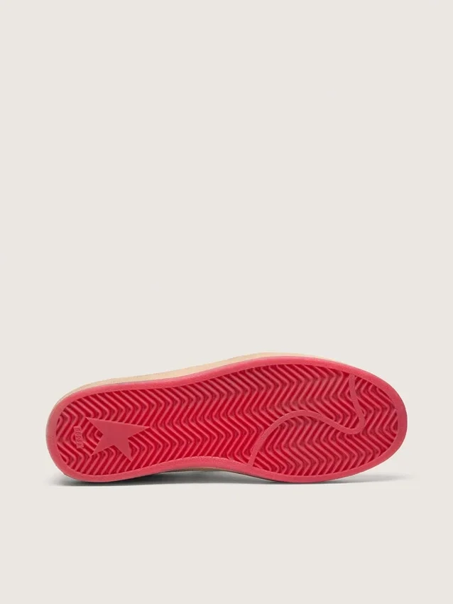 Zapatillas Ball Star Wishes para mujer en piel blanca con una estrella roja y lengüeta en el talón