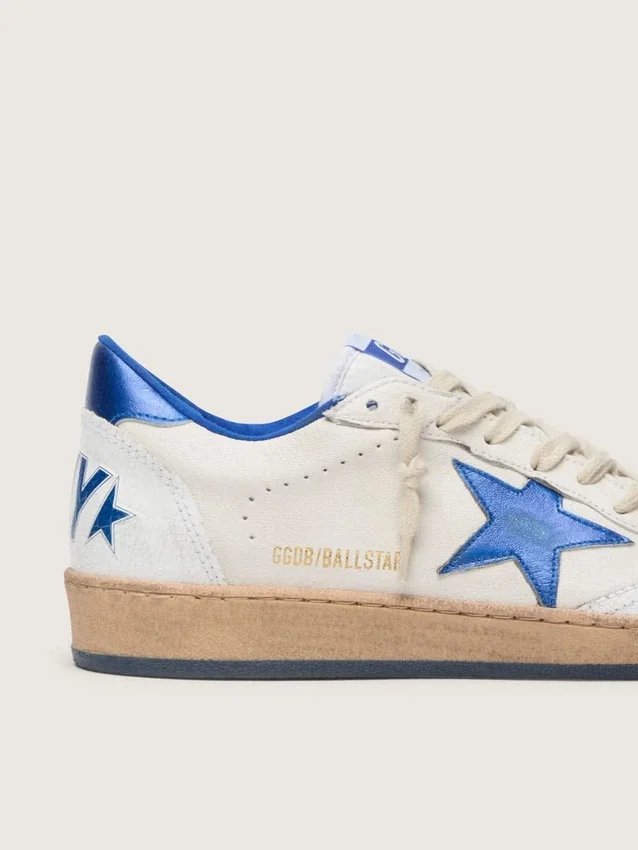 Zapatillas Ball Star Wishes para mujer en piel napa blanca con estrella azul brillante y lengüeta en el talón
