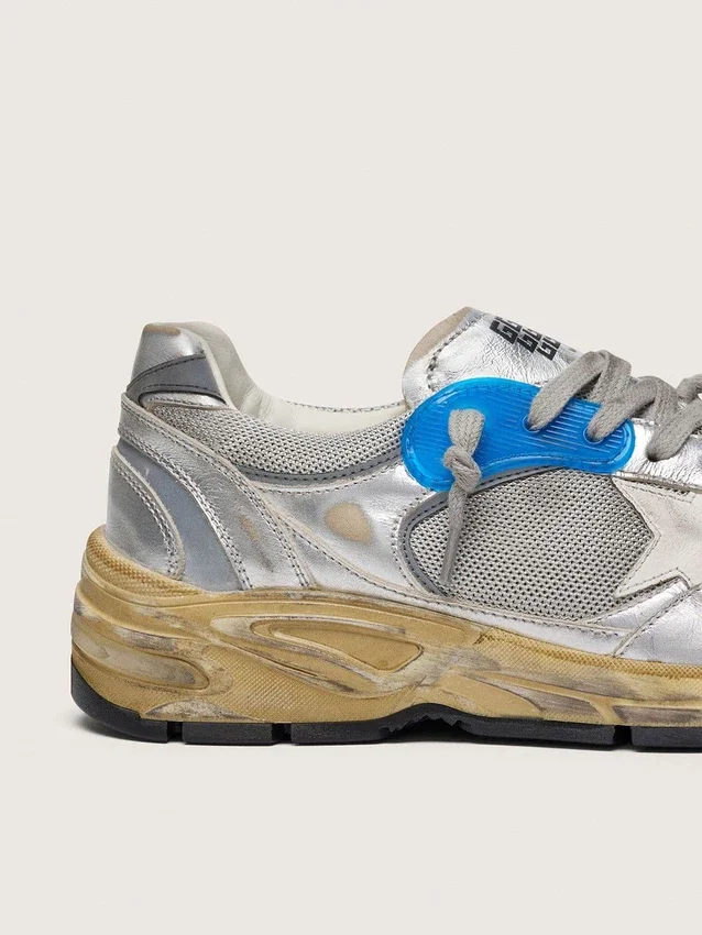 Zapatillas Dad-Star para mujer en piel laminada plateada y malla, con estrella de piel blanca y lengüeta plateada en el talón