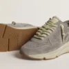 Zapatillas de mujer con Running Sole en ante gris, con estrella de ante gris y lengüeta en el talón