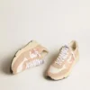 Zapatillas de mujer con Running Sole, en malla y ante, con estrella rosa y lengüeta plateada en el talón