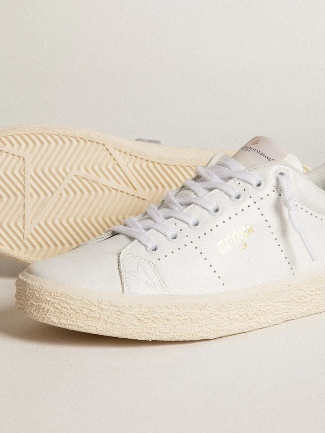Zapatillas de tenis para mujer en piel blanca