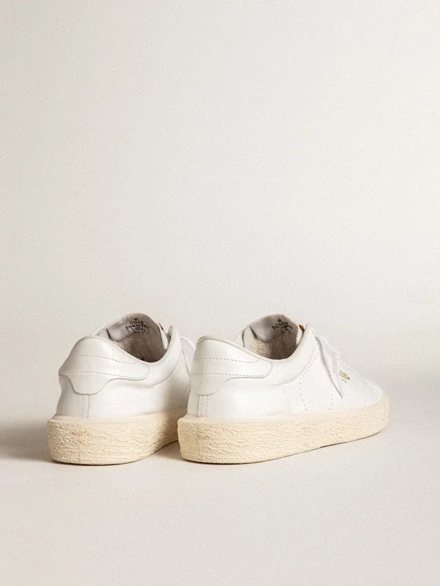 Zapatillas de tenis para mujer en piel blanca