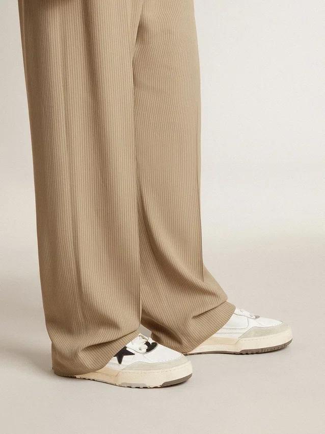 Zapatillas Forty2 para hombre con estrella rosa y lengüeta trasera de cuero blanco
