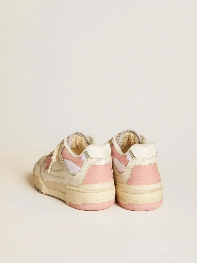 Modelo Forty2 para mujer con estrella rosa y lengüeta del talón de piel blanca