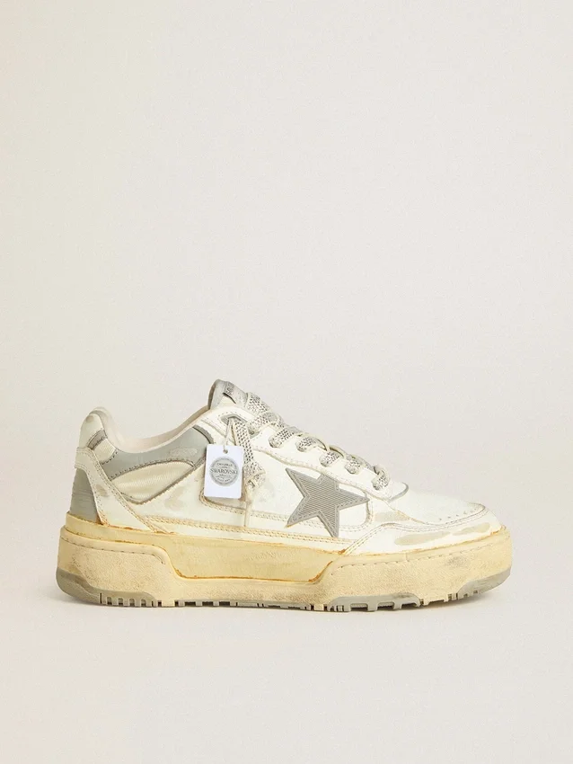 Zapatillas Forty2 para hombre en piel blanca con cordones con cristales Swarovski y estrella de TPU gris