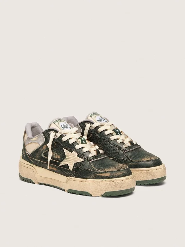 Zapatillas Forty2 para hombre en piel verde y nailon color crema con estrella de TPU y lengüeta del talón de piel plateada