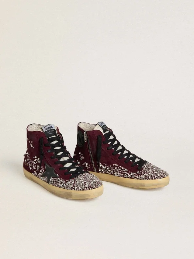 Zapatillas Francy LAB para mujer en ante burdeos con estrella de piel negra brillante y pedrería