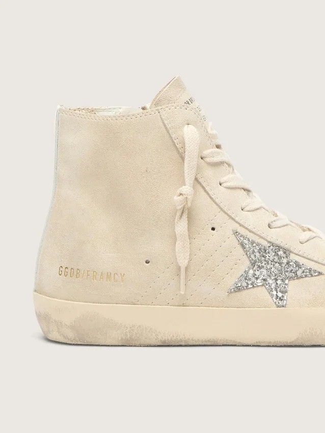 Zapatillas Francy para mujer en ante beige con estrella plateada brillante