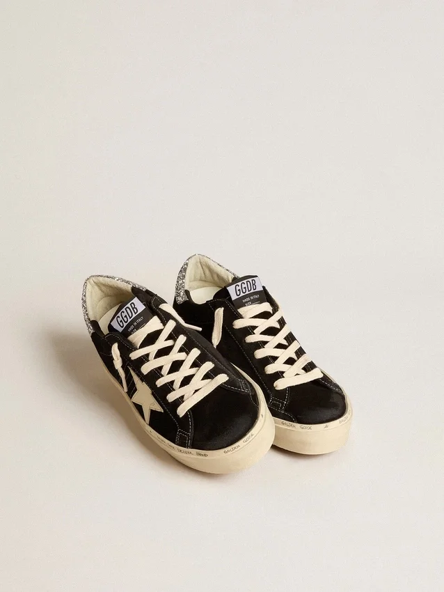 Zapatillas Hi Star para mujer en piel negra con lengüeta del talón con purpurina plateada