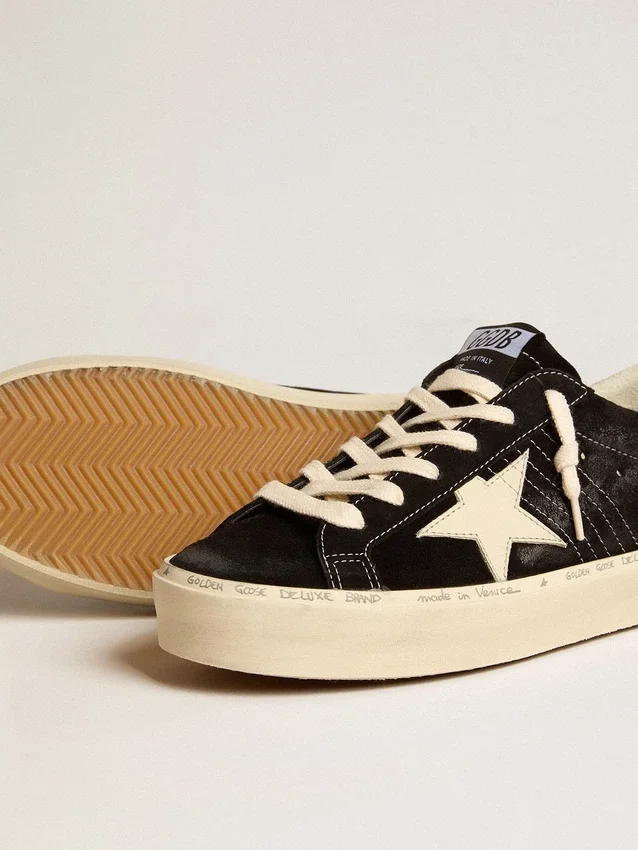 Zapatillas Hi Star para mujer en piel negra con lengüeta del talón con purpurina plateada