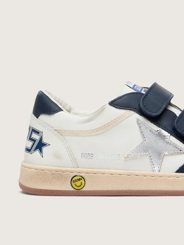 Zapatillas «Young Ball Star» de piel blanca con estrella de piel plateada metalizada e inserciones de piel azul oscuro