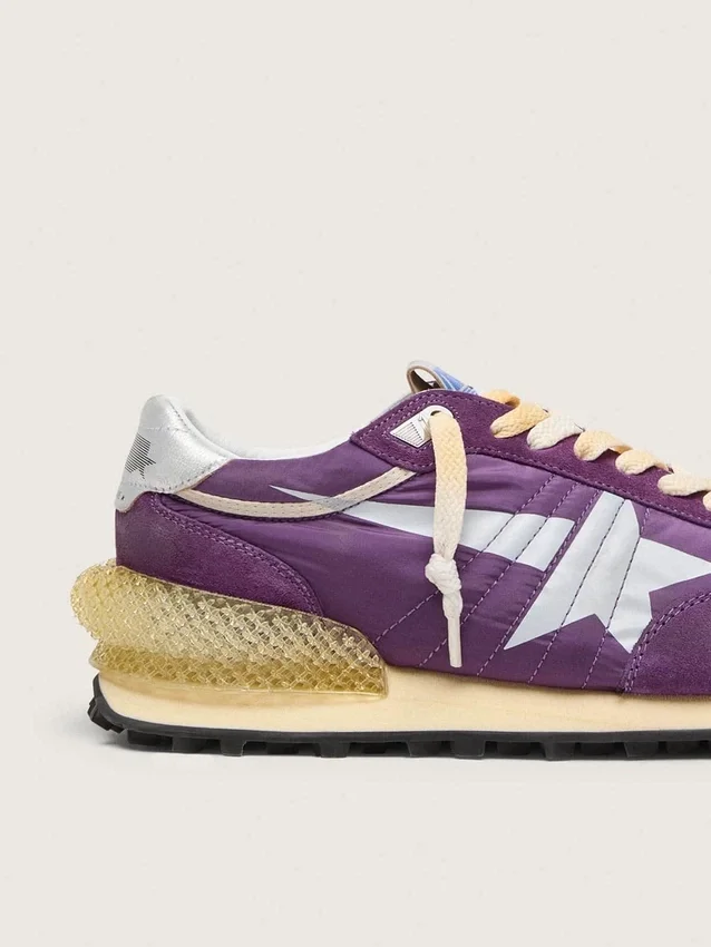 Zapatillas Marathon para mujer con parte superior de nailon morado y estrella blanca