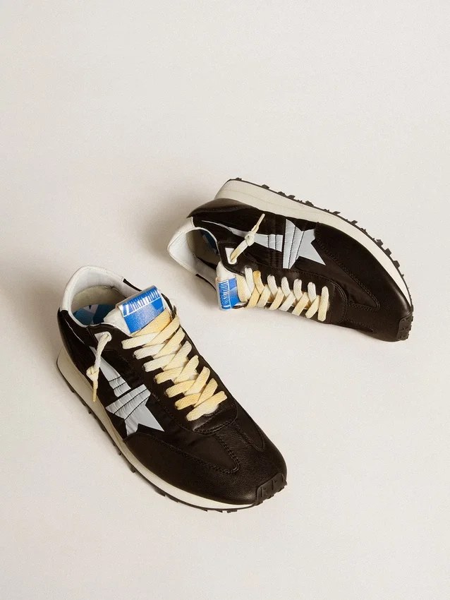 Zapatillas Marathon para hombre con parte superior de nailon negro y estrella blanca