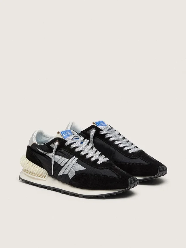 Zapatillas Marathon para mujer con parte superior de nailon ripstop negro y estrella plateada