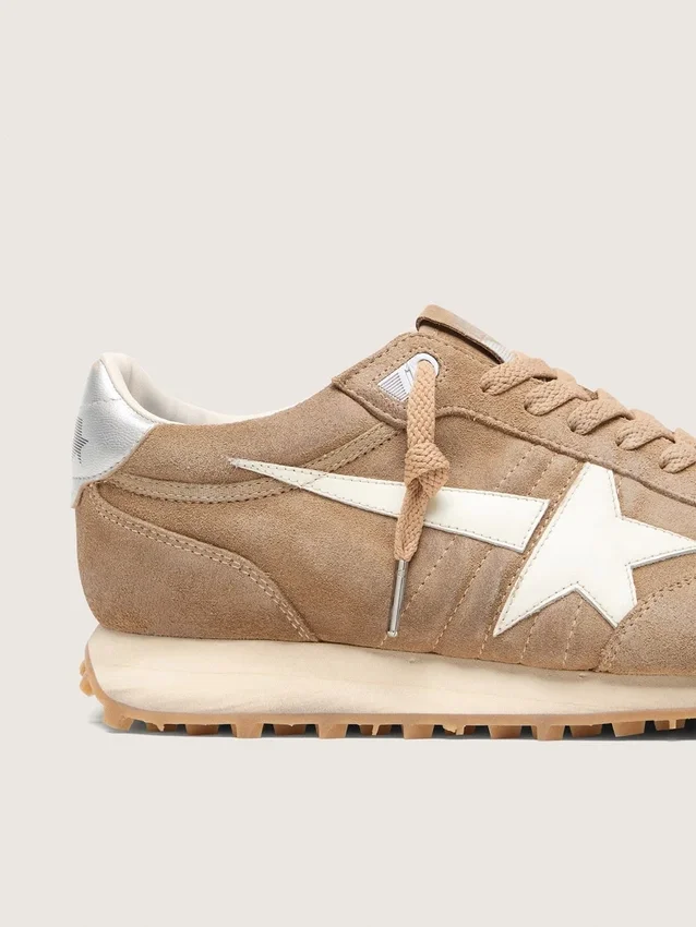 Zapatillas Marathon para hombre en ante color tabaco con estrella blanca