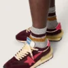 Zapatillas Marathon para hombre en malla y ante burdeos con estrella rosa estampada