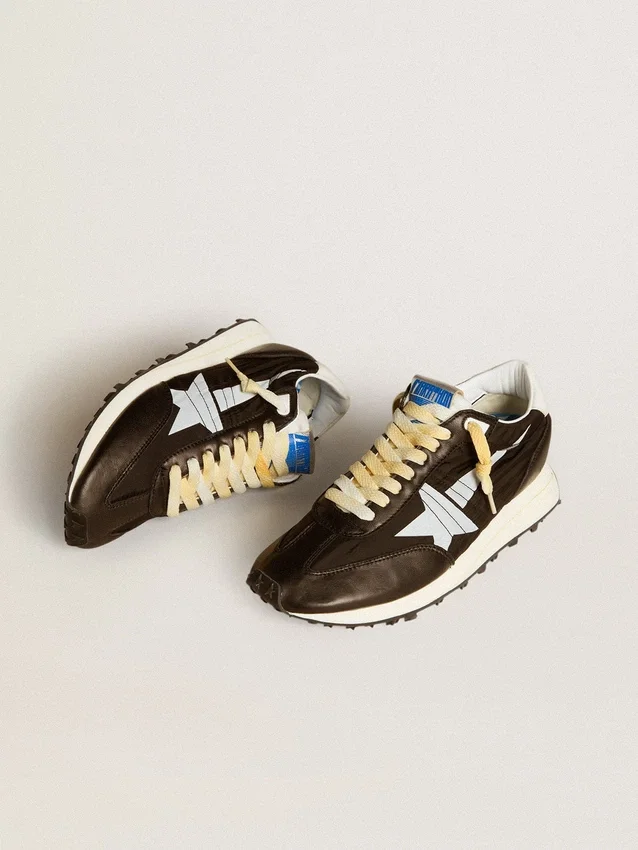 Zapatillas Marathon para mujer con parte superior de nailon negro y estrella blanca