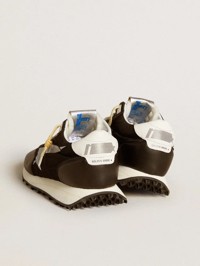Zapatillas Marathon para mujer con parte superior de nailon negro y estrella blanca