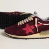 Zapatillas Marathon para hombre en malla y ante burdeos con estrella rosa estampada