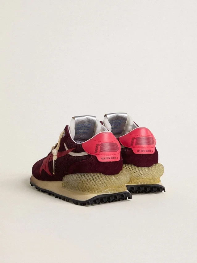 Zapatillas Marathon para hombre en malla y ante burdeos con estrella rosa estampada