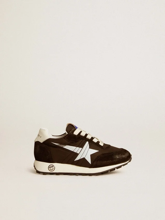 Zapatillas Marathon para niños en nailon negro con estrella estampada y lengüeta de cuero en el talón