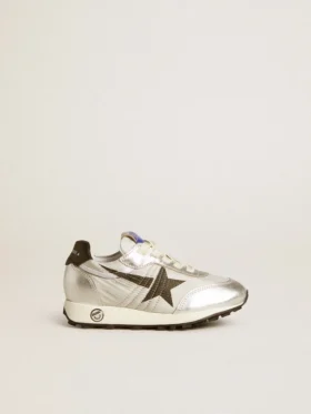 Zapatillas Marathon para niños en nailon plateado con estrella negra y lengüeta de cuero en el talón