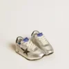 Zapatillas Marathon para niños en nailon plateado con estrella negra y lengüeta de cuero en el talón