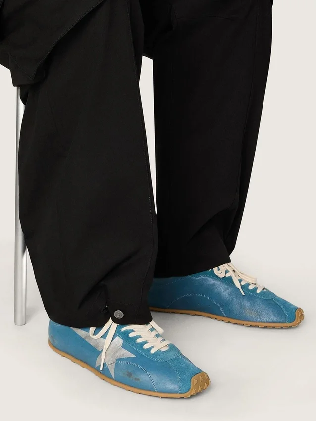 Zapatillas Marathon Speed para hombre en napa azul con estrella estampada y lengüeta del talón de piel plateada