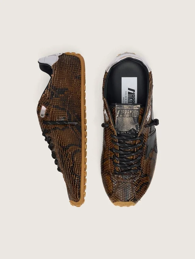 Zapatillas Marathon Speed para hombre en piel con estampado de serpiente marrón, estrella negra y lengüeta del talón de piel plateada
