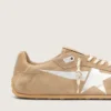 Zapatillas Marathon Speed para mujer con parte superior de ante color tabaco y estrella plateada