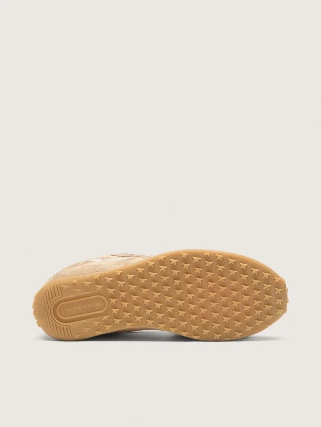 Zapatillas Marathon Speed para mujer con parte superior de ante color tabaco y estrella plateada