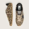 Zapatillas Marathon Speed para mujer en piel de potro con estampado de leopardo en tonos beige y negro, con estrella de cuero negro