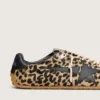 Zapatillas Marathon Speed para mujer en piel de potro con estampado de leopardo en tonos beige y negro, con estrella de cuero negro