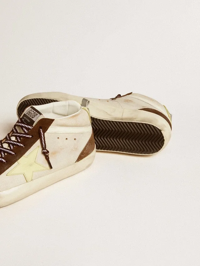 Zapatillas Mid Star para hombre en beige brillante con estrella de ante amarillo y detalle de algodón