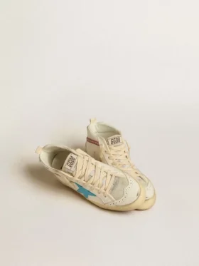 Zapatillas Mid Star para mujer en piel con estrella azul claro y detalle de ante fucsia con tachuelas platino